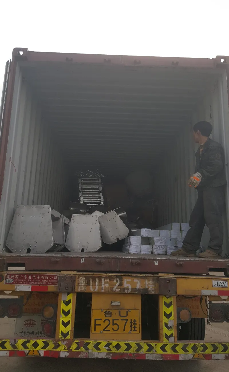 Neues Export-Update: Die gesamte Ausrüstung für das Schweinefarmprojekt von Deba Brothers in Nigeria ist verpackt und bereit für die Containerverladung